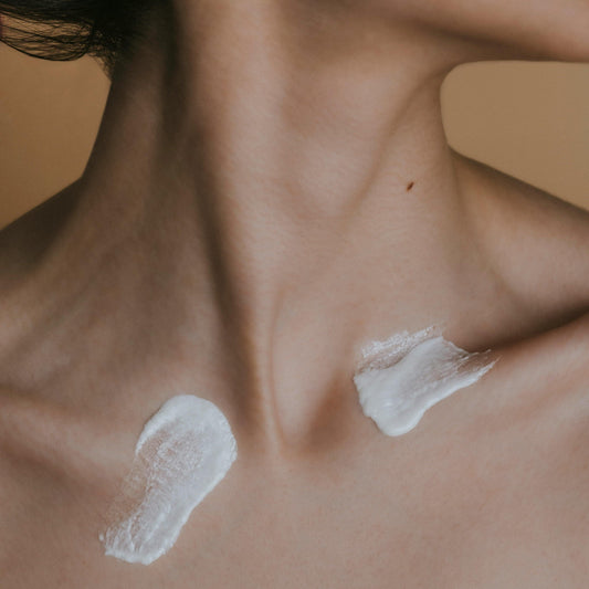 Les 5 erreurs qui accélèrent le vieillissement de votre peau (et comment les éviter !) - HealSelf